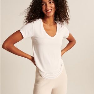 A & F Soft AF Drapey V-Neck Legging Tee